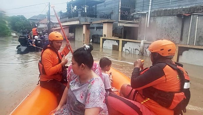 flash-floods-and-landslides-leave-dozens-dead-or-missing-in-indonesia
