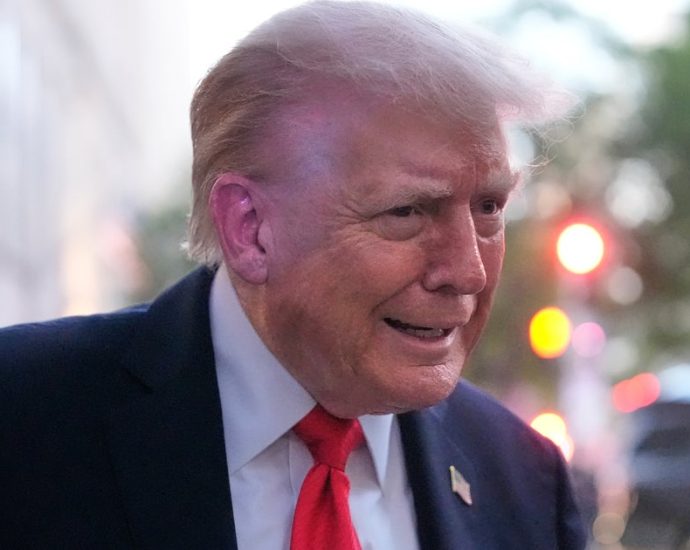 the-traitor’s-‘performative’-dc-dinner-outing-has-critics-cringing:-‘he-went-across-the-street’