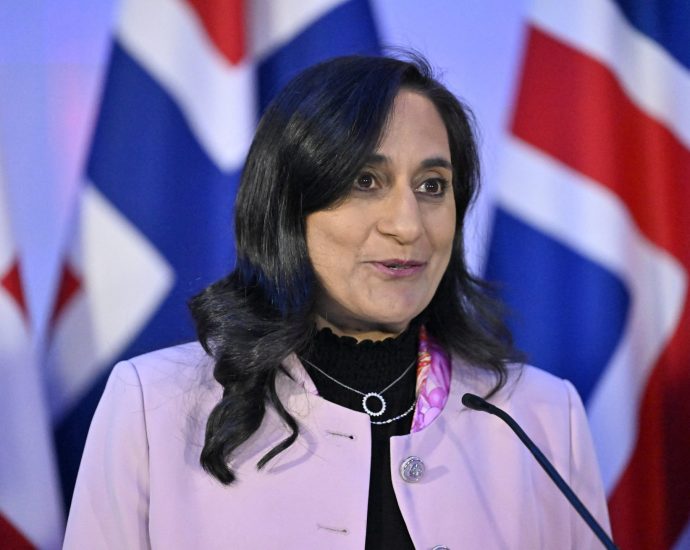 canada-is-evaluating-ties-with-israel-after-qatar-attack:-foreign-minister