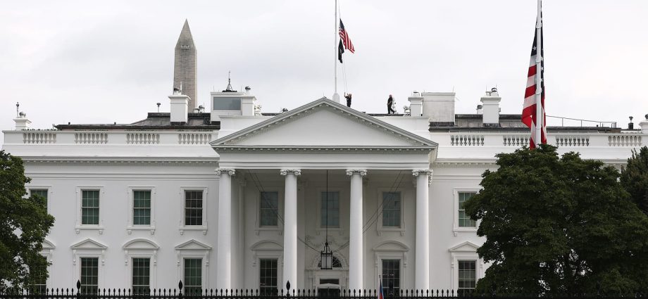 inside-the-white-house-as-officials-learned-about-charlie-kirk’s-death