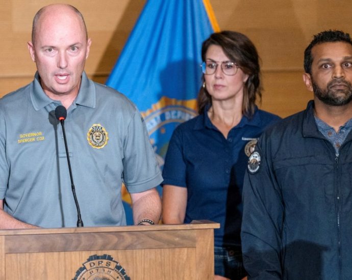 live:-charlie-kirk-shot-dead;-new-images-of-‘person-of-interest’-released