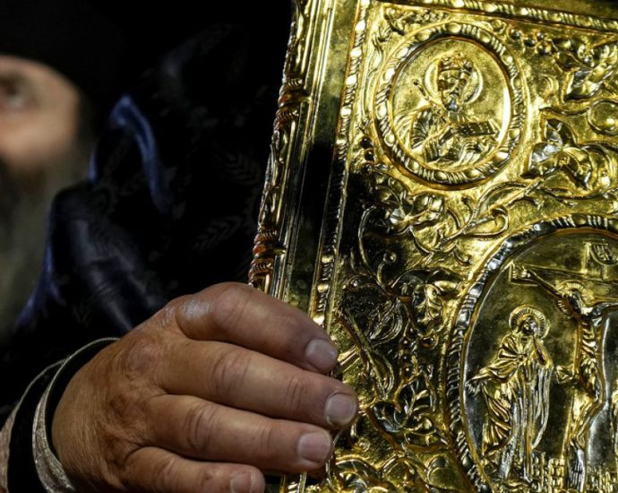 greek-abbot-facing-trial-for-theft-of-byzantine-relics-says-they-were-his-grandmother’s