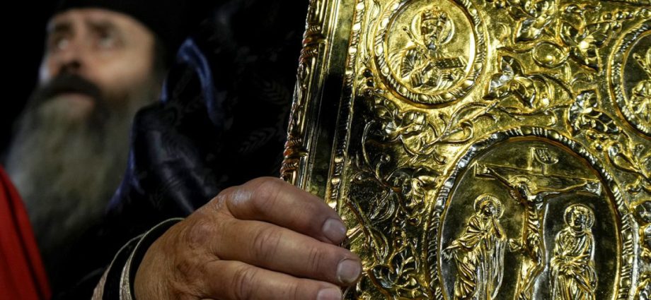 greek-abbot-facing-trial-for-theft-of-byzantine-relics-says-they-were-his-grandmother’s