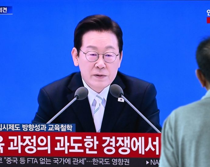 south-korea-says-over-300-workers-detained-in-ice-raid-released-before-flight-home
