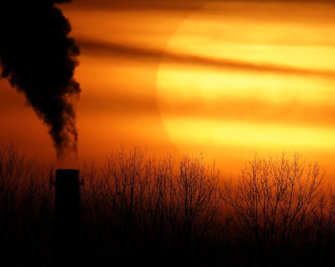 Study links heat waves to climate change and fossil fuel producers