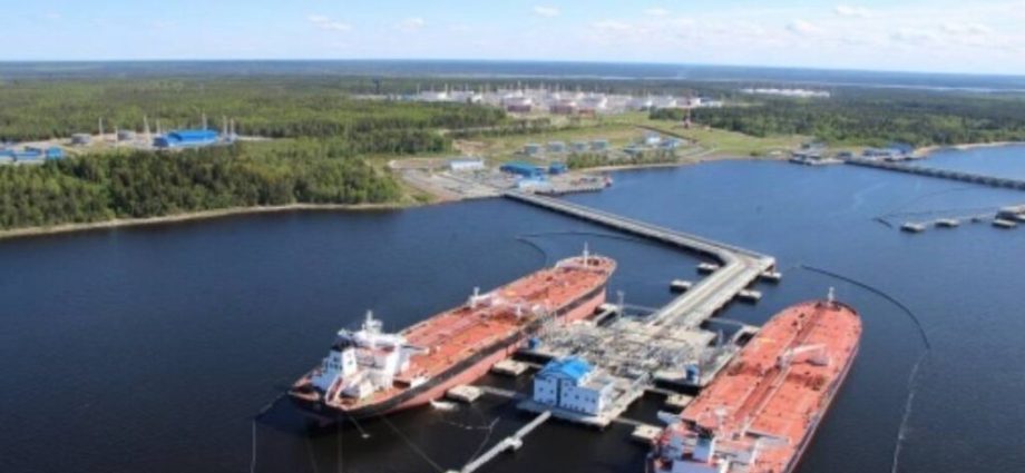 ukrainian-drones-shutdown-of-russia’s-key-baltic-oil-terminal-for-first-time