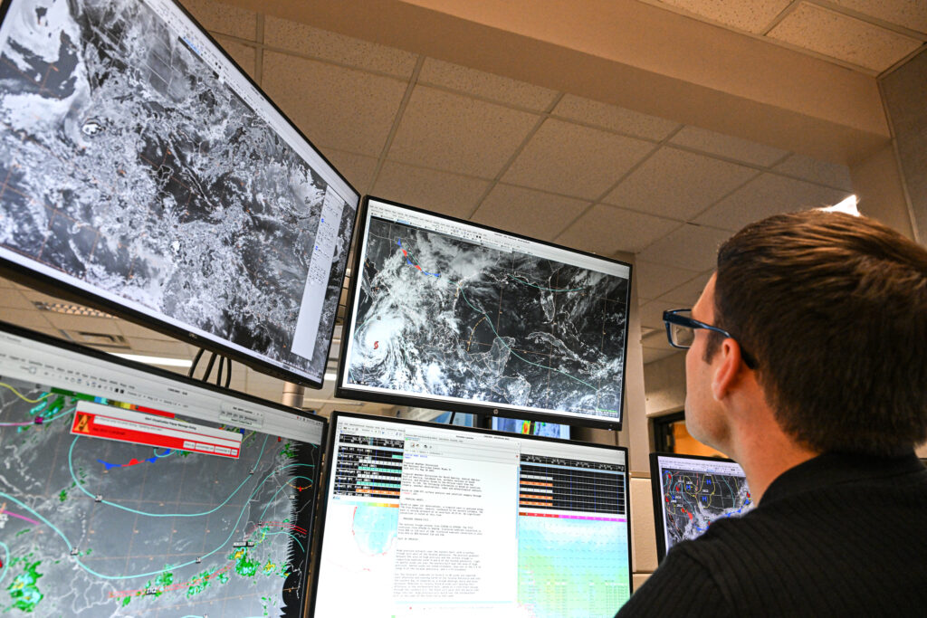 can-bipartisan-support-in-congress-save-noaa-from-white-house-cuts?