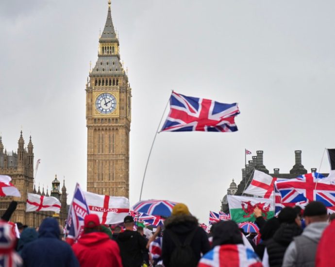 over-100,000-attend-london-rally-led-by-far-right-activist-tommy-robinson