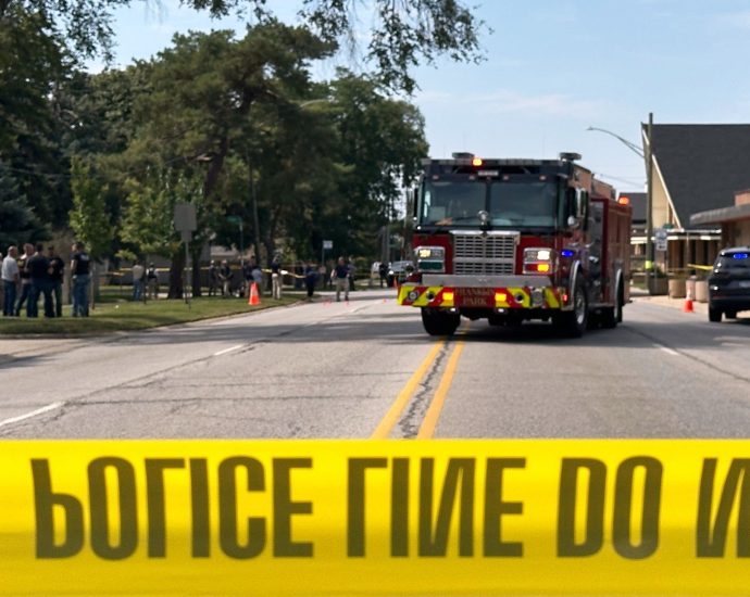 ice-agent-fatally-shoots-man-in-suburban-chicago;-officials-call-for-answers