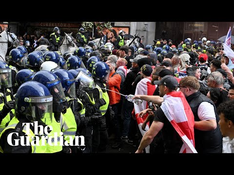 protesters-clash-with-police-at-far-right-rally-in-london