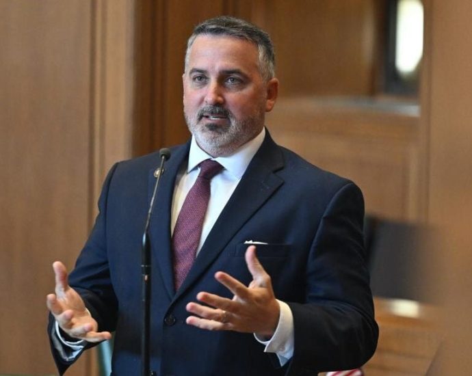 oregon-lawmaker-leaves-gop-over-anti-lgbtq,-anti-equity-agenda-and-cites-gay-son-as-turning-point