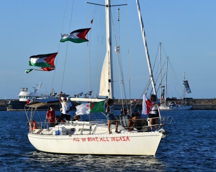 global-sumud-flotilla-sets-sail-from-tunisia-to-break-gaza-blockade