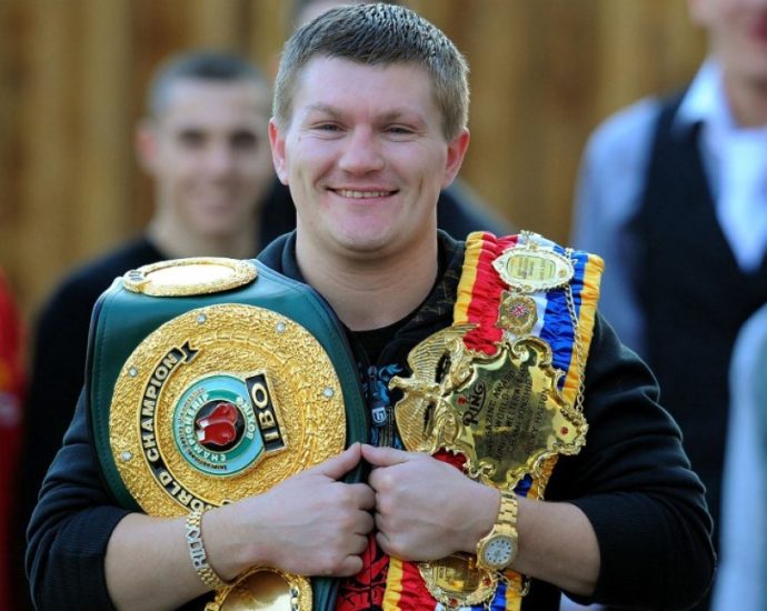 former-boxing-world-champion-ricky-hatton-dies-aged-46