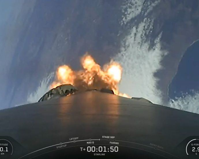 SpaceX launches 300th Starlink satellite-internet mission (video)