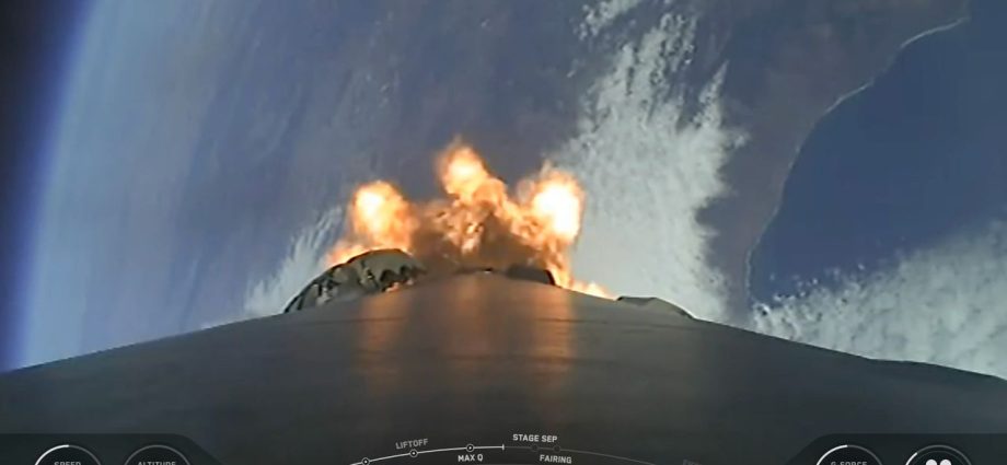 SpaceX launches 300th Starlink satellite-internet mission (video)