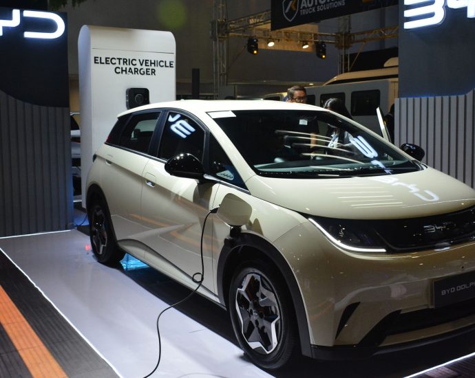 Canadian government looking at dropping Chinese EV tariff