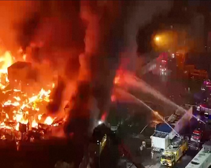 aerial-video-shows-major-fire-ripping-through-homes-in-manila