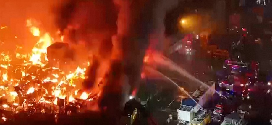 aerial-video-shows-major-fire-ripping-through-homes-in-manila