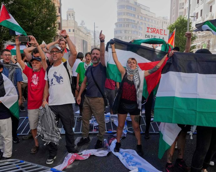 final-stage-of-vuelta-a-espana-halted-by-organizers-because-of-palestine-protests