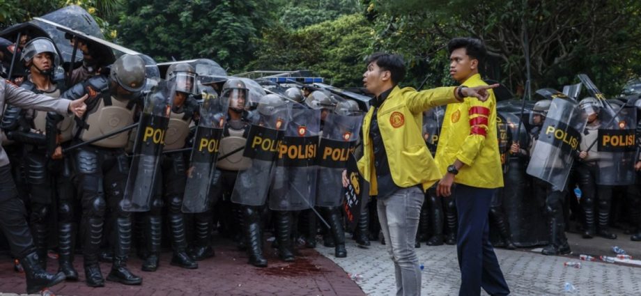 indonesia’s-climate-ambitions-can’t-shine-in-the-dark