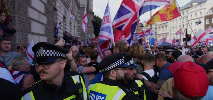 british-politicians-condemn-elon-musk’s-comments-at-anti-migrant-rally