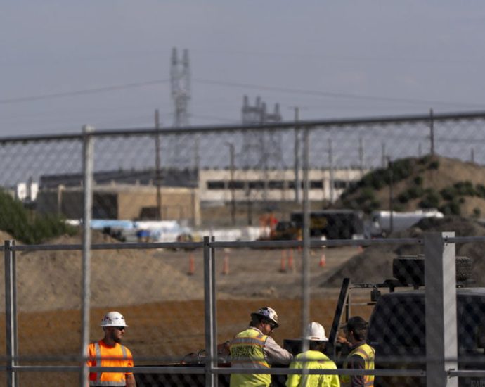 as-data-center-demand-surges,-the-grid-can’t-kick-its-gas-habit