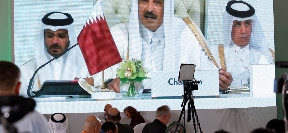 arab-islamic-summit:-qatar’s-emir-vows-to-‘confront-israeli-aggression’