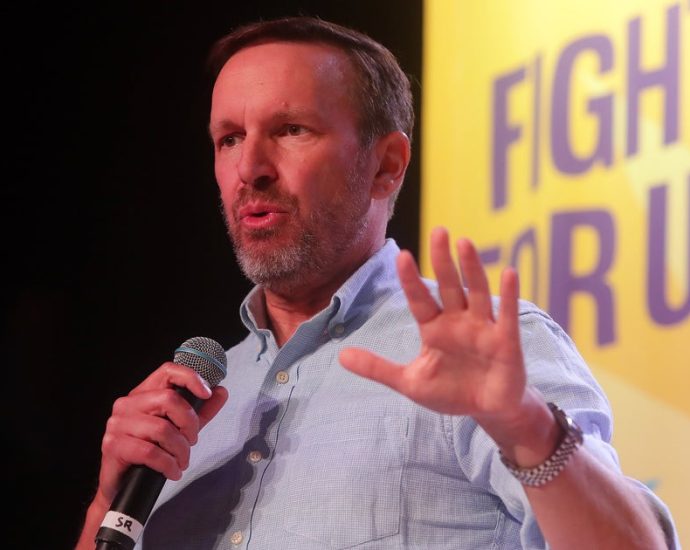democratic-senator-warns-of-campaign-to-crush-dissent-in-wake-of-charlie-kirk’s-death