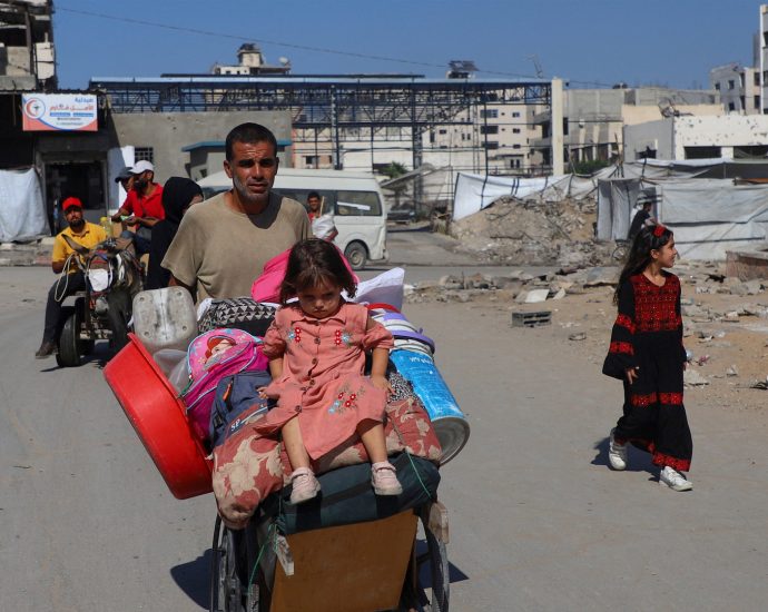 desperate-palestinians-flee-gaza-city-as-israel-launches-ground-offensive