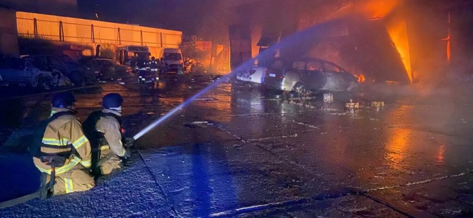 “deliberately-terrorizing-our-people”-–-russian-strike-on-zaporizhzhia-kills-2,-injures-20