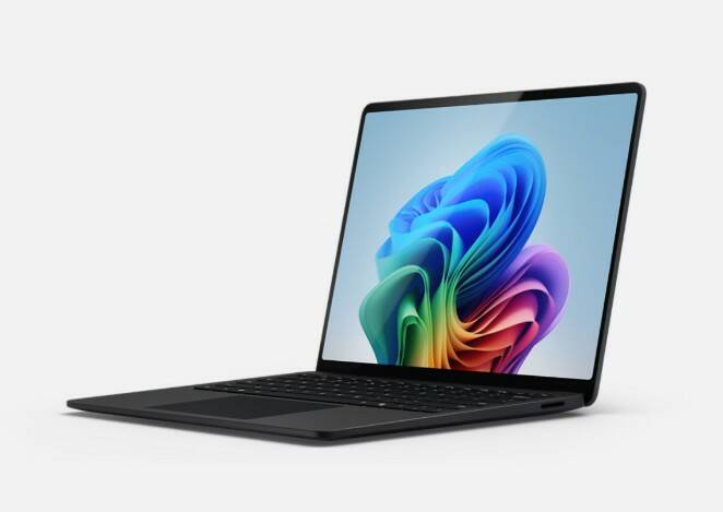 ai,-arm,-and-copilot:-living-with-microsoft’s-surface-laptop-7