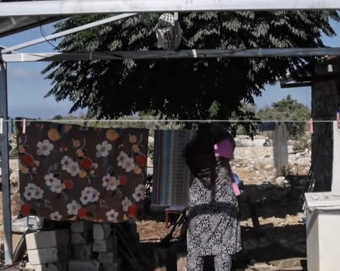 few-lebanese-families-return-to-villages-in-south-destroyed-by-israel-war