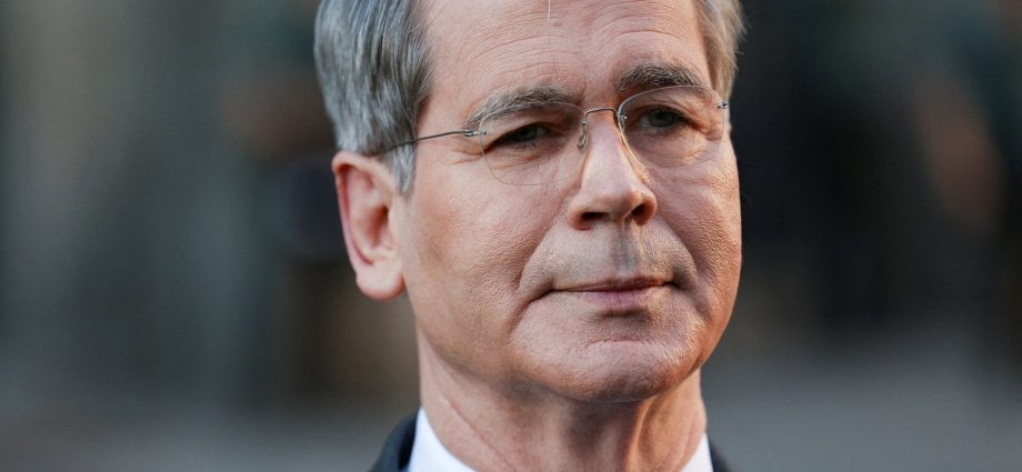 us-treasury-sec-bessent-accused-of-contradictory-mortgage-pledges:-report