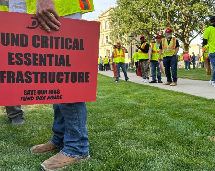 Whitmer to address Michigan’s economy as possible government shutdown looms