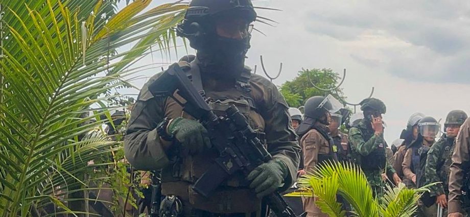 thai-forces-fire-rubber-bullets,-tear-gas-in-clash-with-cambodian-villagers