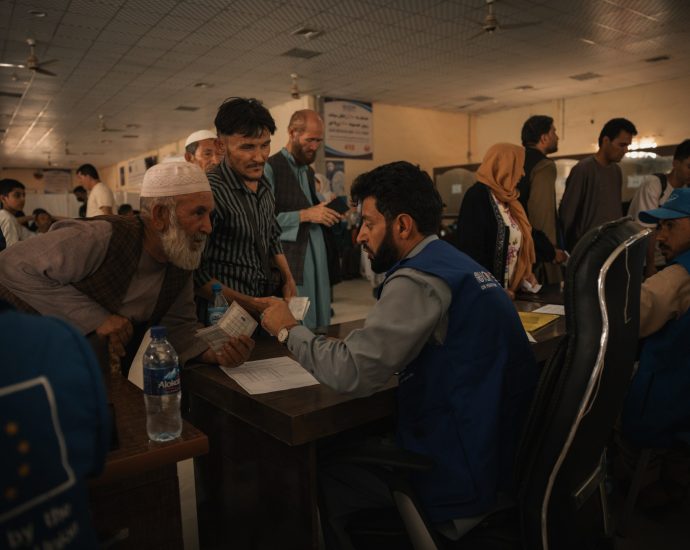 photos:-afghan-returnees-struggle-amid-economic-and-climate-crises