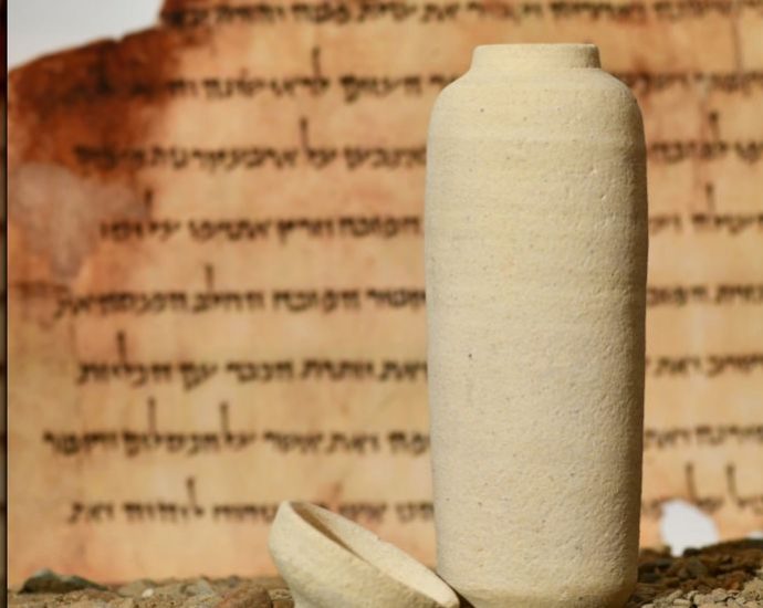 scientists-offer-huge-cash-prize-to-anyone-that-can-decipher-ancient-scrolls