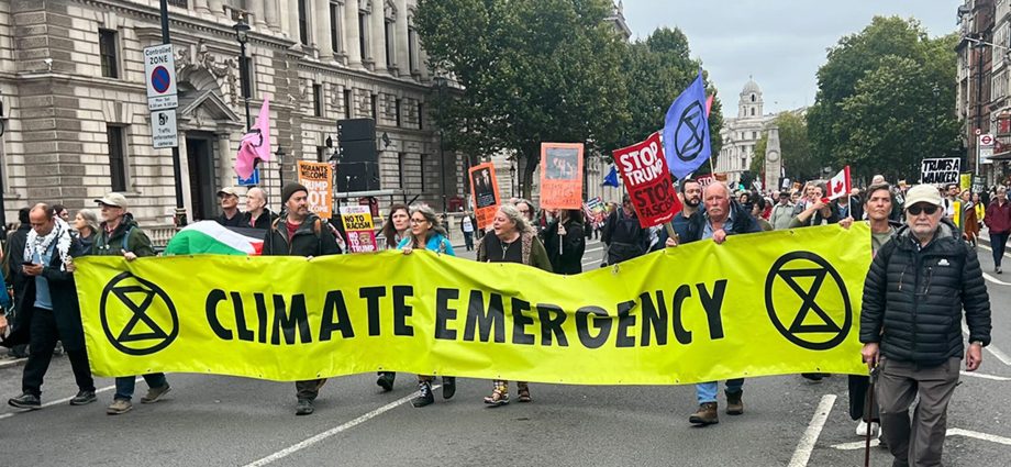 anti-the-traitor-protesters-take-aim-at-‘naive’-us-uk-ai-deal