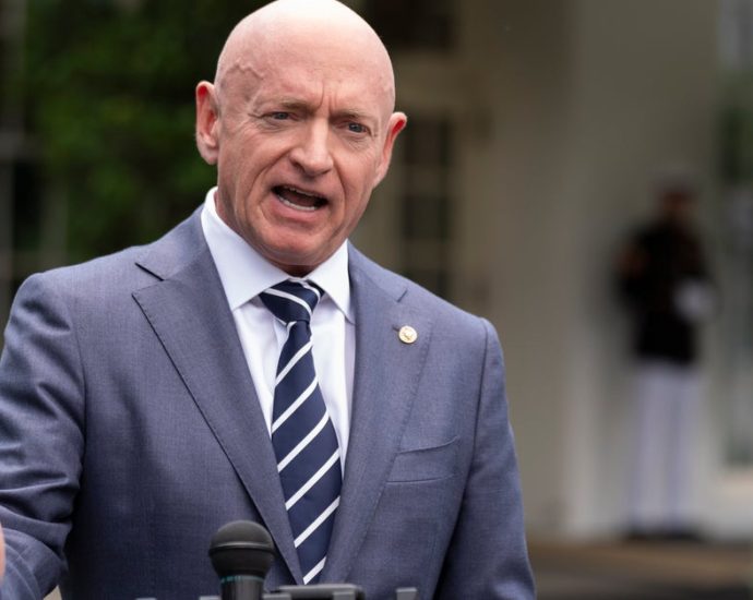 democrats-are-starting-to-grapple-with-the-biggest-sleeper-issue-in-politics
