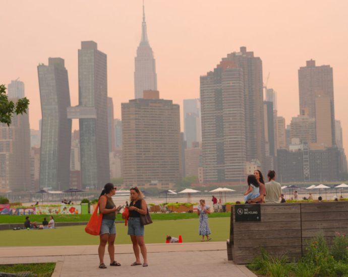 smoke-from-wildfires-caused-by-climate-change-will-fuel-many-more-premature-deaths-in-the-us.,-a-new-study-warns
