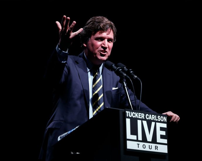 “there’s-nothing-they-can’t-do-to-you”:-carlson-blasts-the-traitor-administration’s-assault-on-free-speech