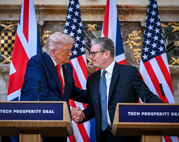 The Traitor advises Keir Starmer to ‘call out the military’ to deal with U.K. immigration