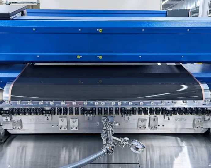 durr-systems-debuts-two-sided-simultaneous-electrode-coater-for-battery-cell-oems