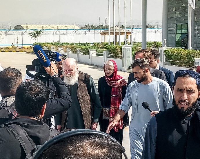 taliban-releases-elderly-british-couple-from-afghanistan-detention