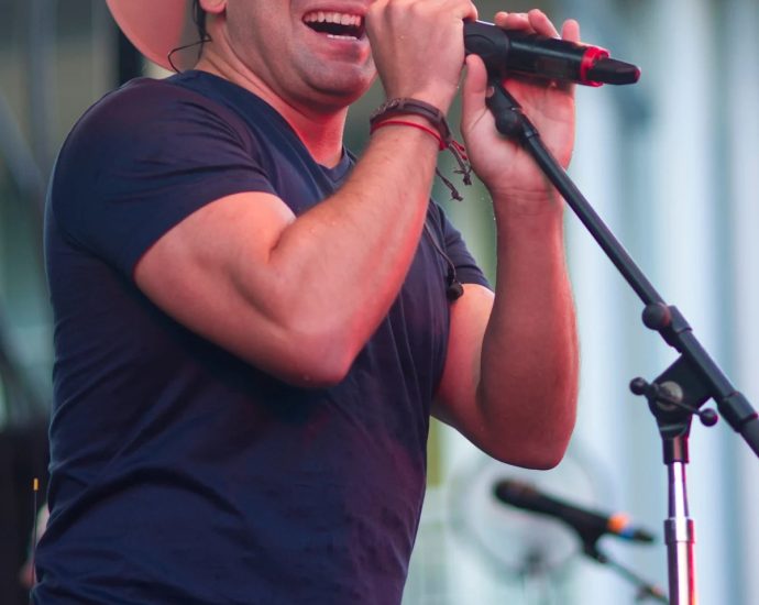 Tejano music star Bobby Pulido launches run for Congress in South Texas