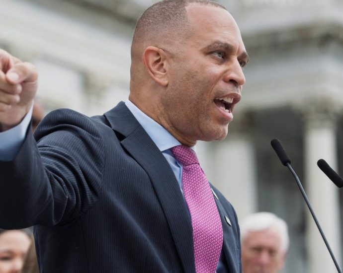 house-dems-accuse-fcc-chair-of-corruption,-demand-resignation-over-kimmel-suspension