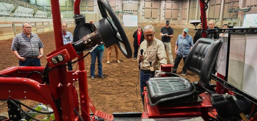 will-electric-tractors-gain-traction?-at-a-pilot-event-for-farmers,-researchers-see-possibilities