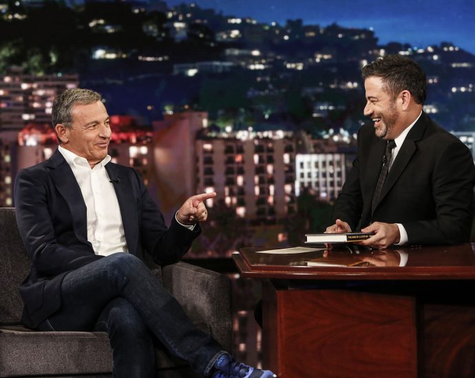 pressure-mounts-on-disney-over-kimmel-suspension-as-some-boycott-calls-spread