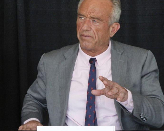 kennedy’s-vaccine-advisers-decline-to-recommend-covid-19-shot-for-all-americans