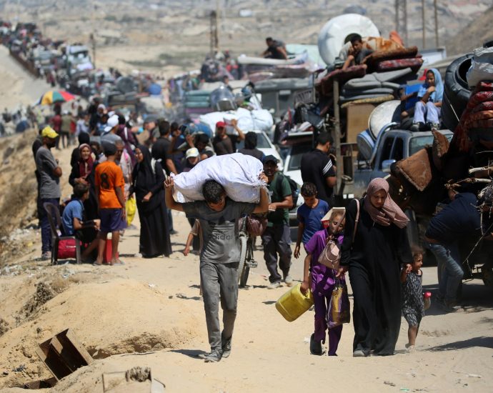 palestinians-flee-as-israel-strikes-gaza-city-with-‘unprecedented-force’